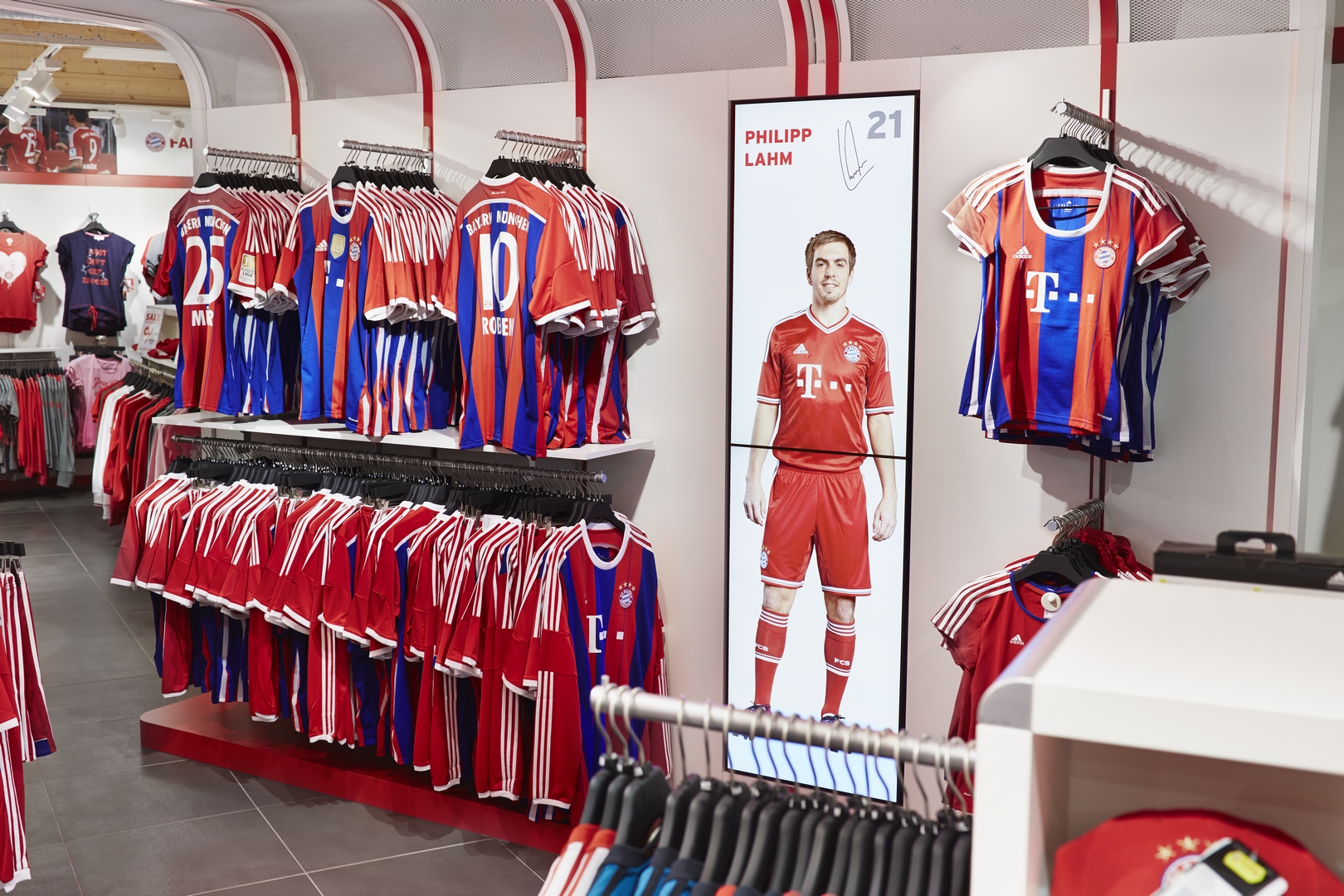 begroting banner herder FC Bayern Fan-Shop & Tourismuscenter - MünchenArchitektur