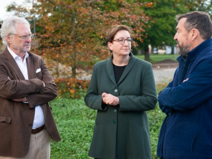 Dr. Ernst Böhm, Gründungsgesellschafter der B&O Gruppe, Bundesbauministerin Klara Geywitz und Professor Florian Nagler (v.l.n.r.)